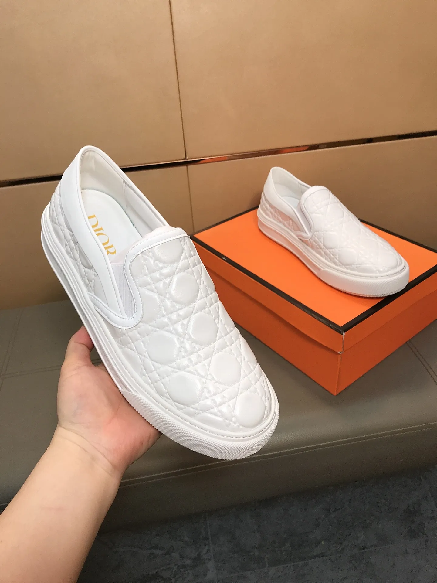 Factory price 400 🔥🔥 (Dior) new men's casual sports shoes 👣 Full of charm, luxury style gentleman's shoes Upper: Made of embossed cowhide imported from Italy, breathable leather lining. Brand wear-resistant soles; with classic logo💋The whole pair of shoes is fashionable and casual without losing high-end style🎈🎈Size: 39-44 (45.46 can be customized)